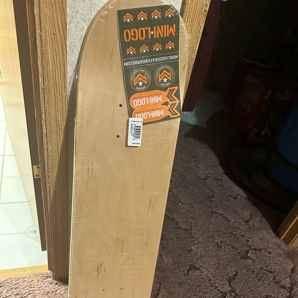 Mini logo skateboard